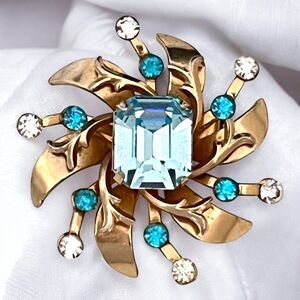 Vintage Coro Pin Brooch Blue Crystal Gold Tone Clear Crystals 11N